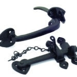 Black Cast Thumblatch Set with Chain 2