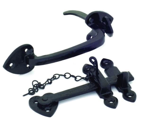 Black Cast Thumblatch Set with Chain 2